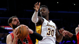 Julius Randle Did A Very Rude Thing To Nikola Mirotic